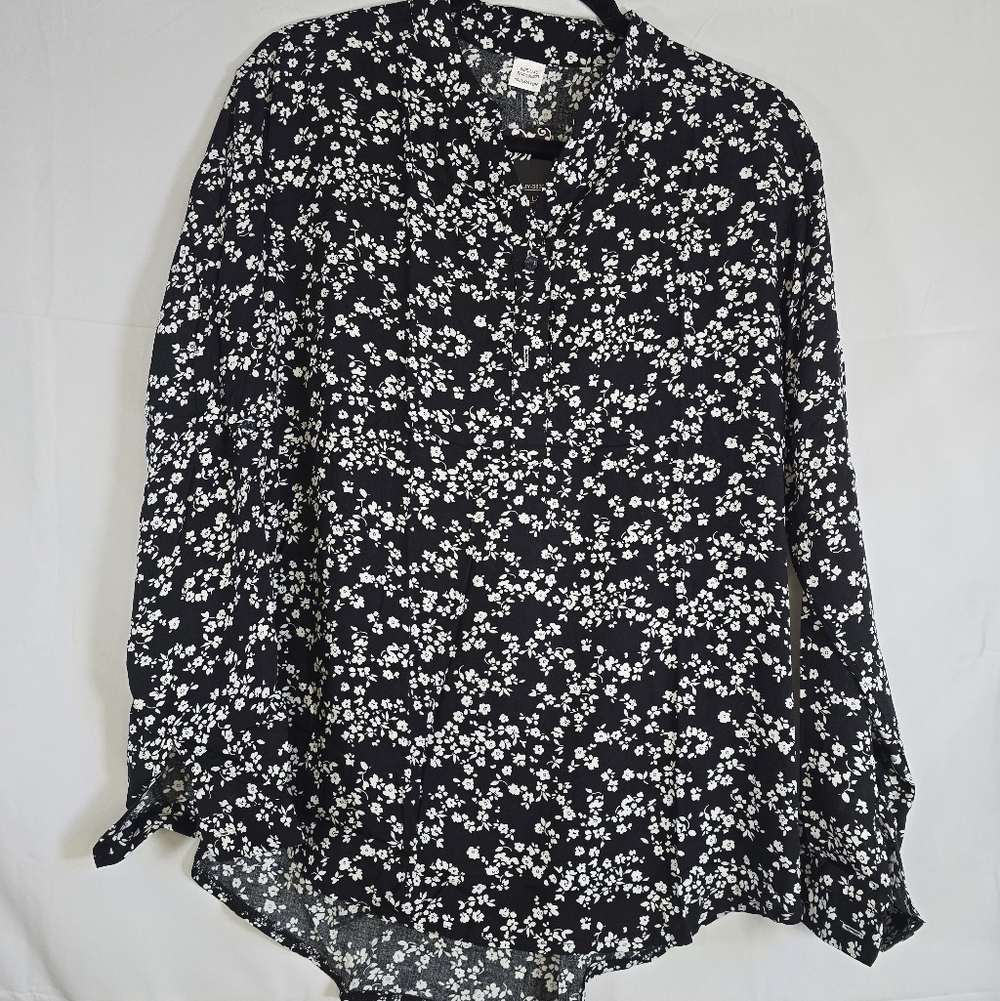 Black Floral Long-Sleeve Split-Neck Lightweight Blouse